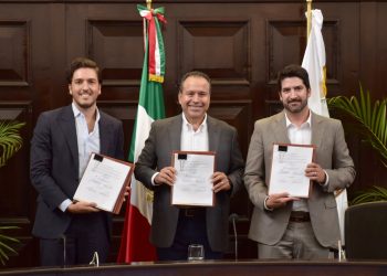Firma Toño Astiazarán concesión de libramiento norponiente en Hermosillo que mejorará movilidad.