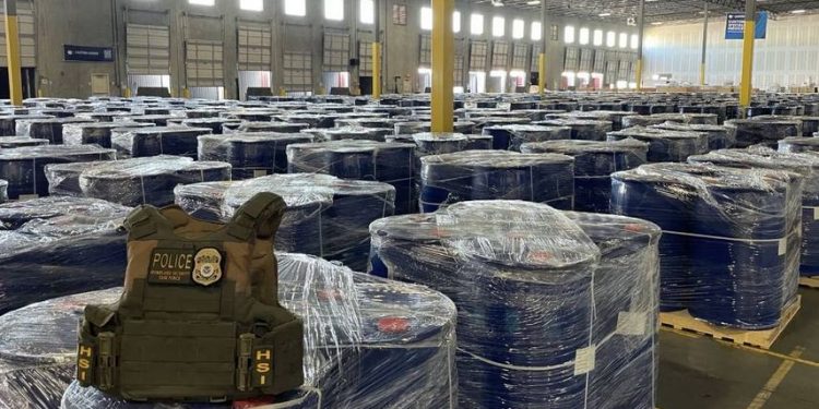 Trump ‘ataca’ al Cártel de Sinaloa: Le decomisa 300 toneladas de químicos para producir metanfetaminas con un valor aproximado de 569 millones de dólares si hubieran llegado a su destino.