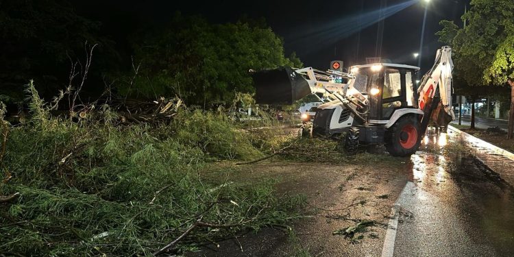 Mantiene Ayuntamiento de Hermosillo operativo permanente de atención a reportes por lluvias.