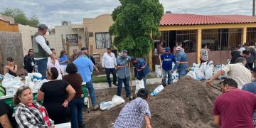 Atiende Gobierno Municipal a familias de la colonia La Caridad afectadas por lluvias, a quienes se les recomendó evacuar la zona.