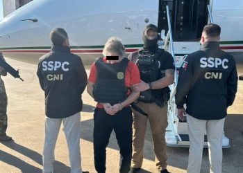 Hernán Bermúdez llega a México: Avión aterriza en Chiapas y será trasladado a El Altiplano.