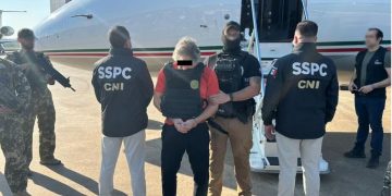 Hernán Bermúdez llega a México: Avión aterriza en Chiapas y será trasladado a El Altiplano.