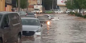 Fuertes lluvias en Jalisco dejan 450 viviendas afectadas y provocan desbordamiento de ríos.