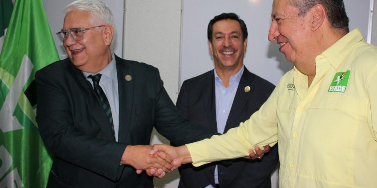 Diputado Raúl González De La Vega se suma al Partido Verde.