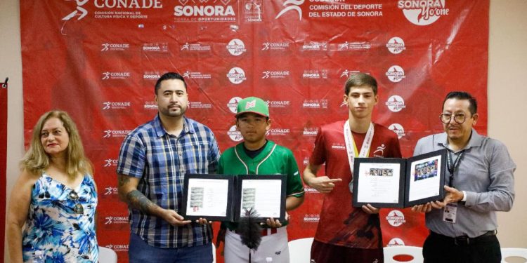 Presenta Correos de México dos series de estampillas postales sobre el deporte.