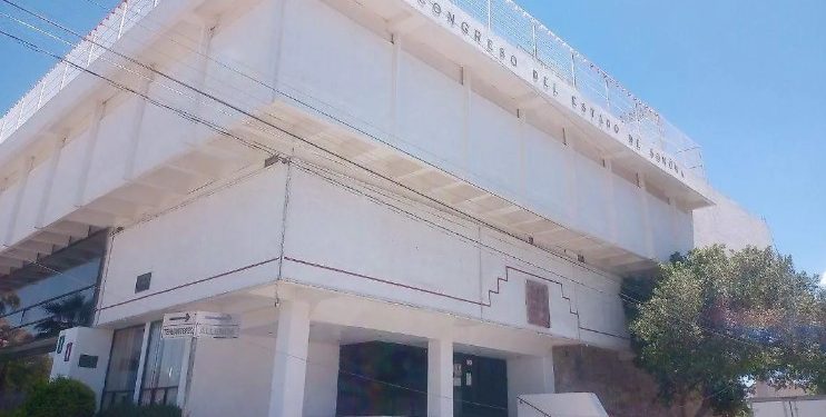 Nuevos magistrados del Supremo Tribunal de Justicia en Sonora rinden protesta en el Congreso del Estado.