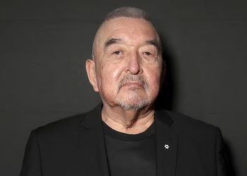 Luto en Hollywood por Graham Greene, el actor nativo que alcanzó la fama con “Dances with Wolves”.