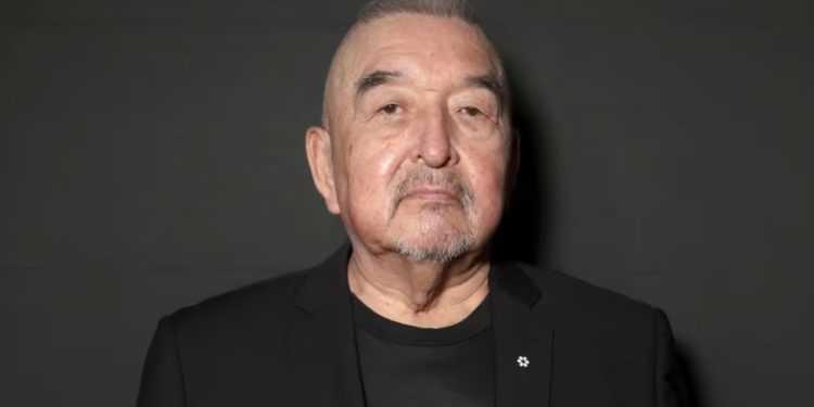 Luto en Hollywood por Graham Greene, el actor nativo que alcanzó la fama con “Dances with Wolves”.