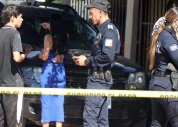 Agresión armada contra motociclista provoca accidente al norponiente de Hermosillo.