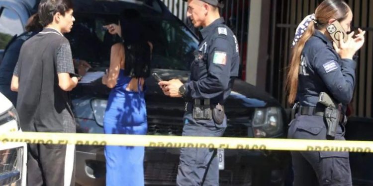 Agresión armada contra motociclista provoca accidente al norponiente de Hermosillo.