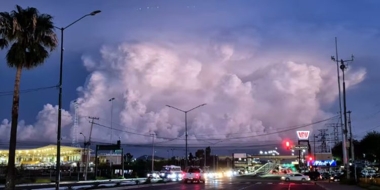 Suspenden clases en Sonora por el paso del ciclón Lorena.