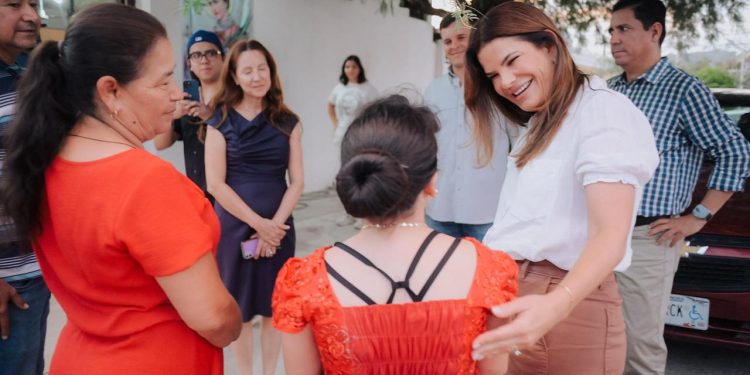 Entrega Patty Ruibal obras del Presupuesto CRECES en iglesias del norte de la ciudad