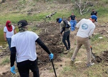 Madres Buscadoras de Sonora localizan restos calcinados cerca del aeropuerto de Hermosillo.