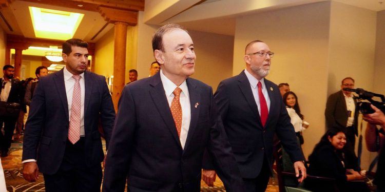 Lidera Gobernador Durazo en transición energética; presenta ante empresarios de Arizona modelo del Plan Sonora