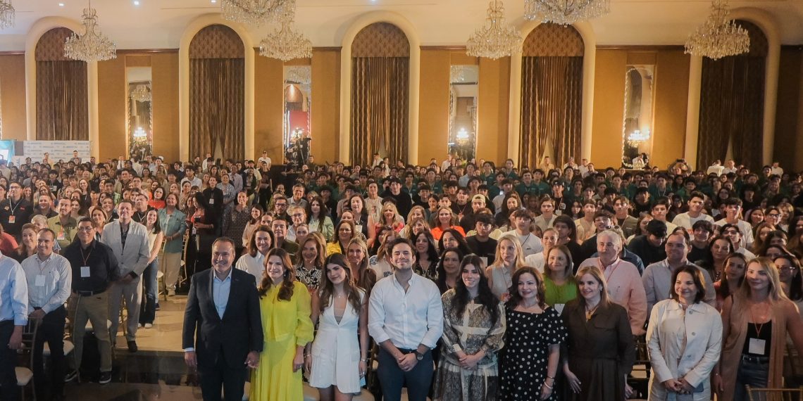 Con lleno total en asistencia, Toño Astiazarán y Patricia Ruibal inauguran el Tercer Congreso de la Familia