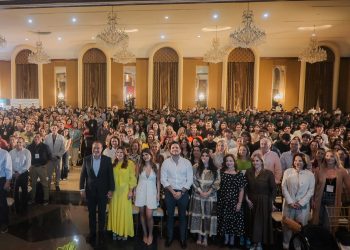 Con lleno total en asistencia, Toño Astiazarán y Patricia Ruibal inauguran el Tercer Congreso de la Familia