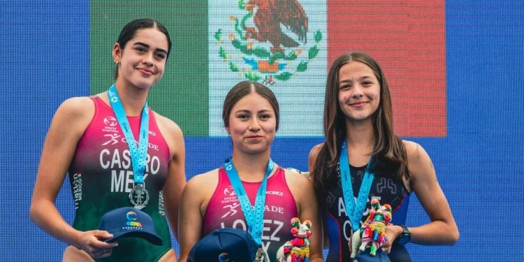 Triatleta sonorense femenil consigue la presea de plata en Triatlón en Chile