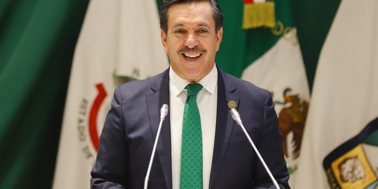 David Figueroa propone que candidatos a diputados residan en el distrito que buscan representar