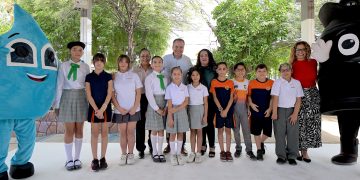 Entrega Toño Astiazarán primer distintivo CUIDA a Escuela Primaria Club de Leones #2