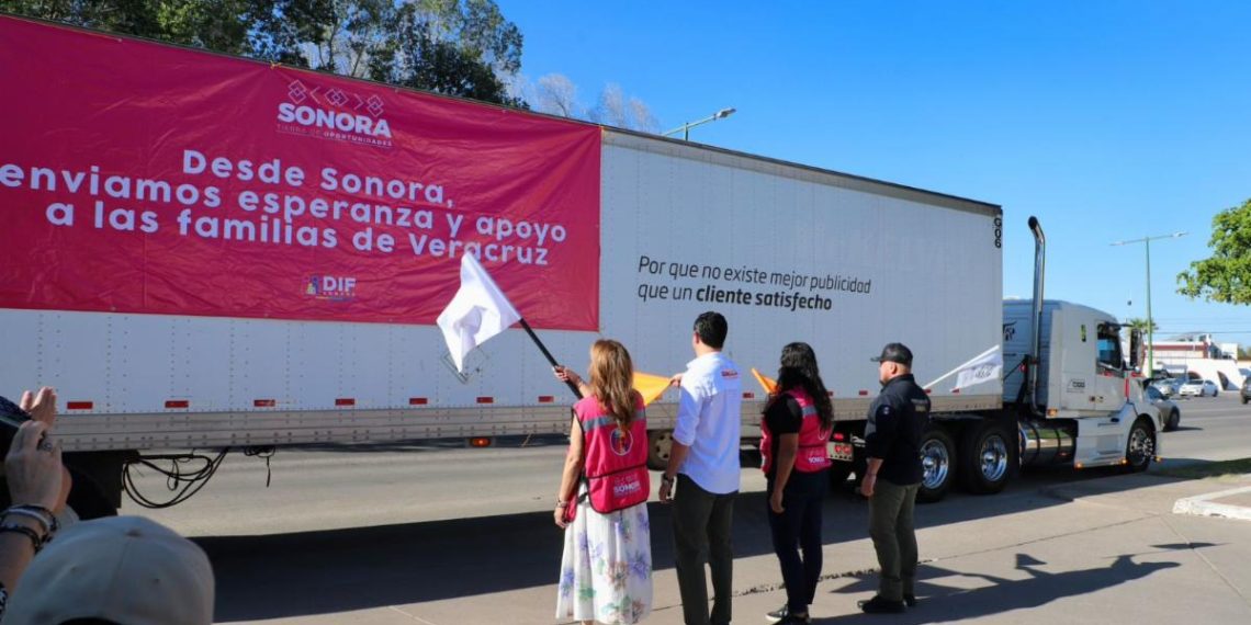Gobierno de Sonora da banderazo de salida a tractocamión con víveres para damnificados de Veracruz