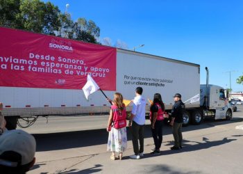 Gobierno de Sonora da banderazo de salida a tractocamión con víveres para damnificados de Veracruz