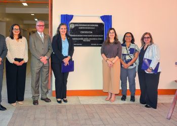 Develan en Unison placa e inauguran edificio 13-A del Departamento de Lenguas Extranjeras