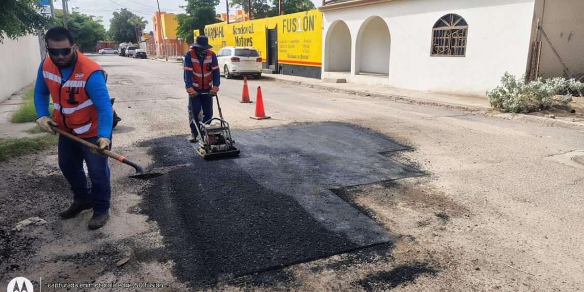 Continúa Ayuntamiento de Hermosillo jornadas de bacheo de día y noche