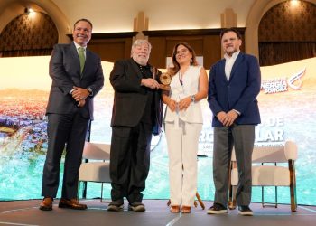 Reconoce Steve Wozniak cofundador de Apple transformación de Hermosillo hacia una Ciudad Solar