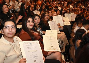 Universidad de Sonora conmemora su 83 Aniversario y reconoce la excelencia de sus estudiantes