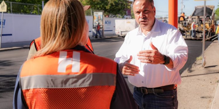 Supervisa Toño Astiazarán mantenimiento mayor en calle Olivares