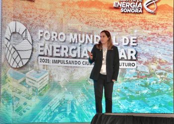 Expertos comparten su visión de ciudades inteligentes y con menos emisiones de carbono en el Foro Mundial de Energía Solar 2025