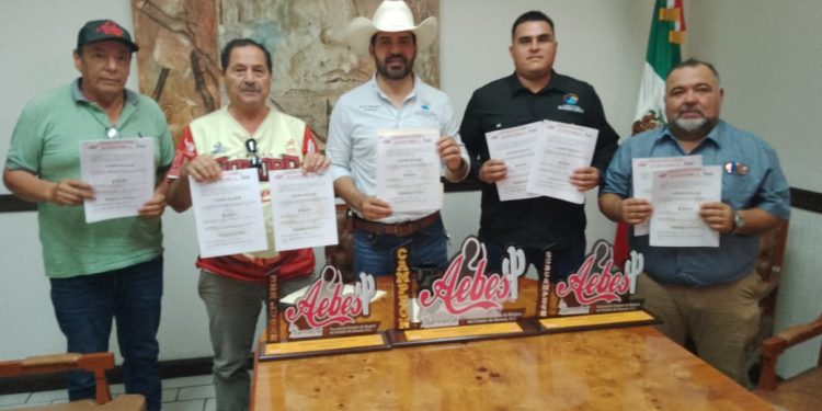Alcalde de Magdalena avala los estatales de beisbol que albergará durante el ciclo deportivo 2025-2026.