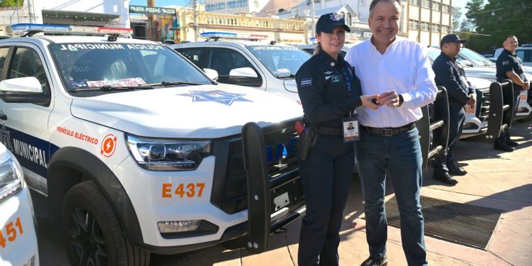 Entrega Toño Astiazarán 70 nuevas patrullas eléctricas, suman 354 para proteger a familias hermosillenses