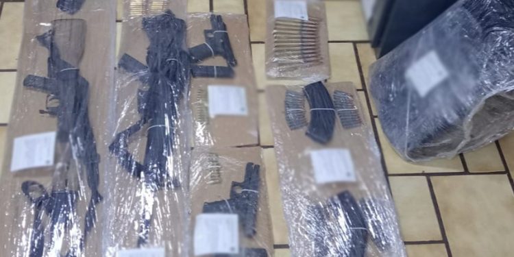 Incauta Policía Estatal y Semar cuatro armas de fuego en operativo por Maytorena