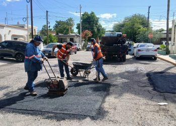 Se realizaron jornadas de bacheo este martes en 15 colonias de Hermosillo