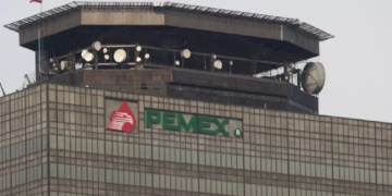 Por primera vez, mexicanos tienen que pagar para mantener a Pemex en 2026