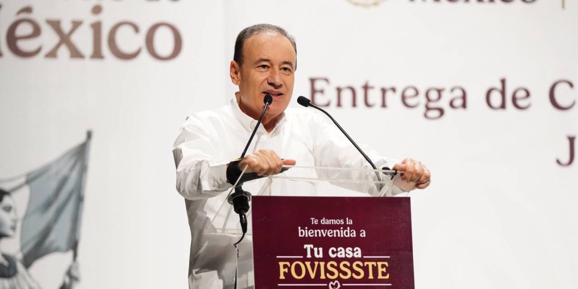 Gobernador Durazo y Sedatu garantizan certeza jurídica a familias con entrega de 300 escrituras del Fovissste