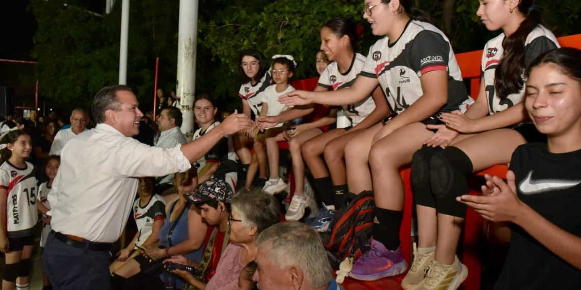 Entrega Toño Astiazarán como nuevo el parque Copacabana
