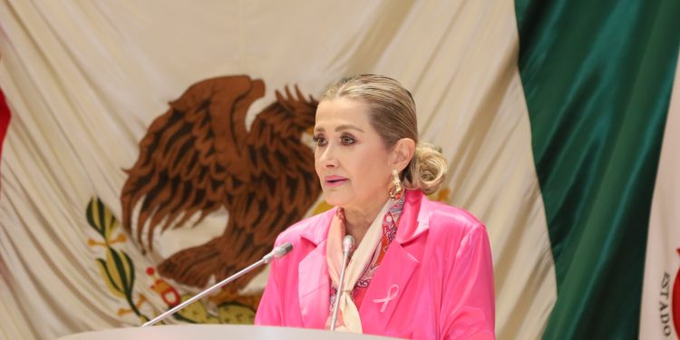 Ely Sallard impulsa atención integral para familias que enfrentan el cáncer de mama.