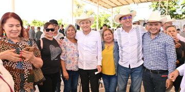 Con apoyos para el campo, salud especializada y becas, Gobernador Durazo cumple a familias del sur de Sonora
