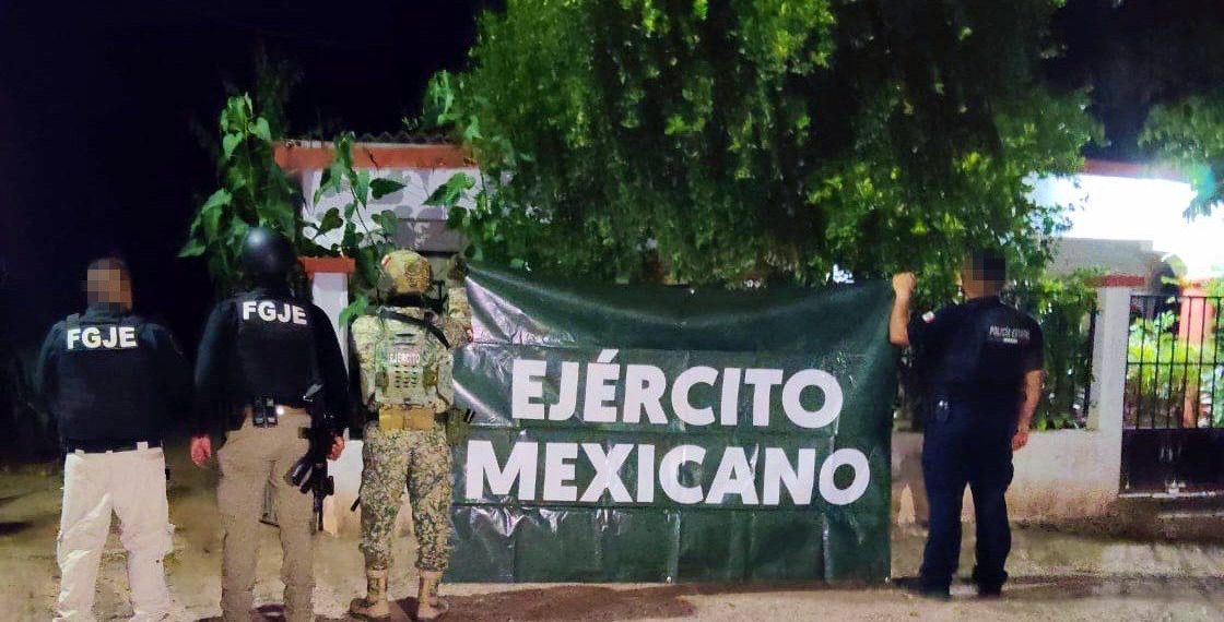FGJES y fuerzas de seguridad aseguran drogas, cartuchos y motocicleta robada durante cateo en Bácum