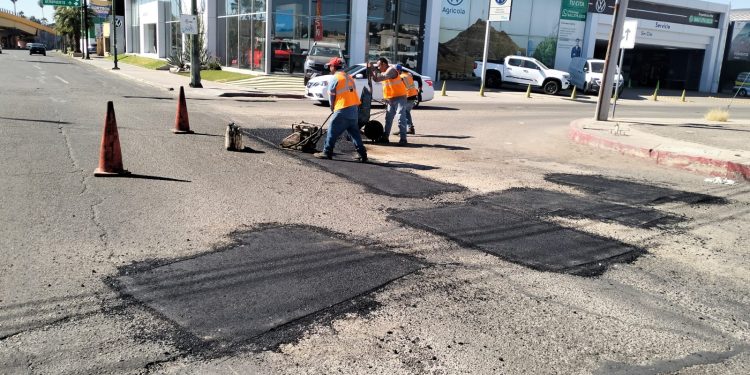 Intensifica Ayuntamiento de Hermosillo bacheo en área urbana y rural