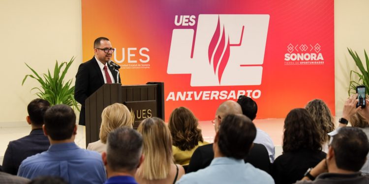 Conmemora 42 aniversario de la UES