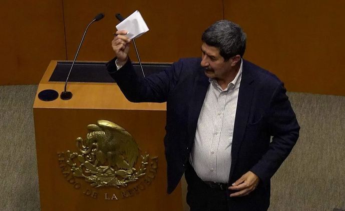 Niegan amparo a Javier Corral con el que evitó ser detenido por el delito de peculado previo a ser senador