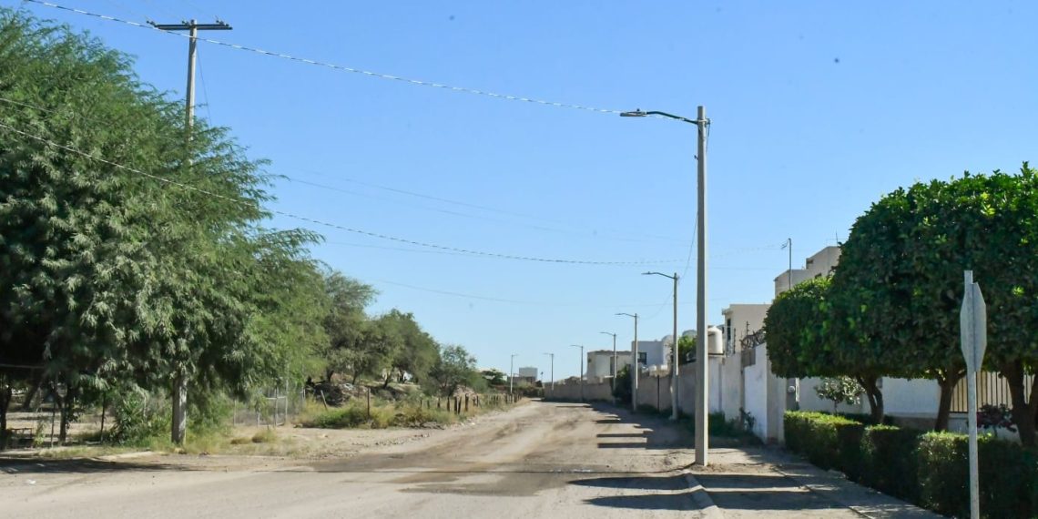 Atiende Ayuntamiento de Hermosillo solicitud de alumbrado en Eje Rosales