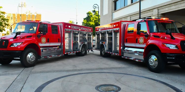 Refuerza Toño Astiazarán equipamiento de bomberos con cuatro unidades nuevas