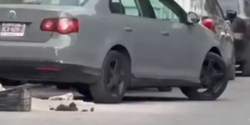 Ejecutan a Luis Alberto Rueda, funcionario municipal, mientras conducía su auto en Chilpancingo