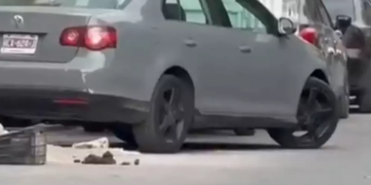 Ejecutan a Luis Alberto Rueda, funcionario municipal, mientras conducía su auto en Chilpancingo