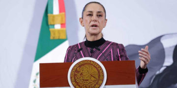 Sheinbaum justifica vallas en Palacio Nacional; son para prevenir violencia en marcha de Generación Z y CNTE