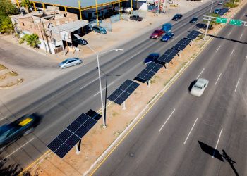 Impulsa Gobierno Municipal energías limpias con instalación de paneles solares en bulevar Manuel Clouthier